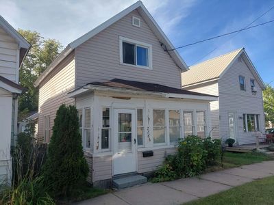 228 Ferris St