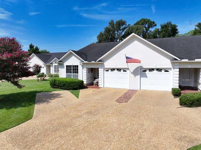 Property at 142 Lake Eagle Dr, Thomasville, GA