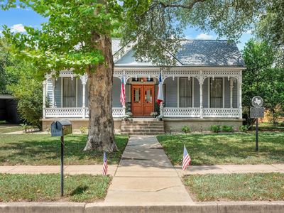 1216 Live Oak St