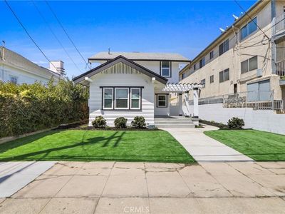 644 W 8th St