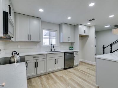 647 Greenbriar Townhouse Way #TOWNHOUSE