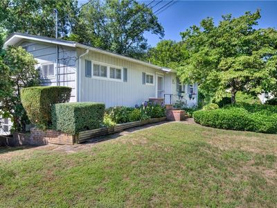 16 Superior St