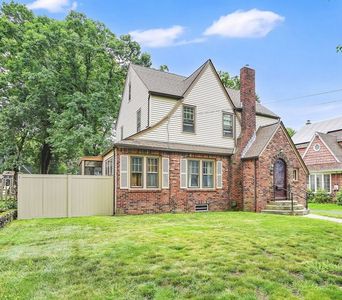 33 Olmsted Dr