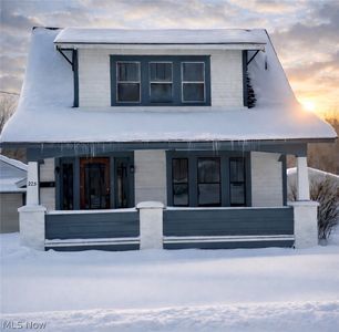 225 W Wood St