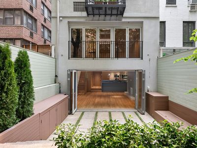 425 E 50th St APT 1