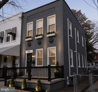 613 Roxboro Pl NW