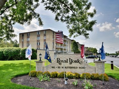 110 W Butterfield Rd APT 214S