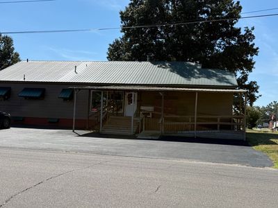112 N Douglass St