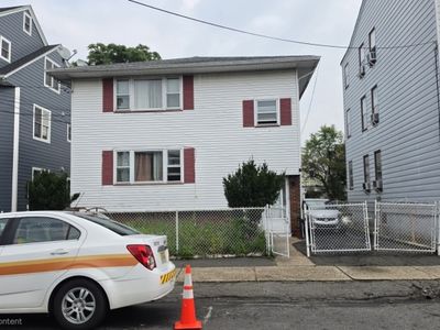 85 E 18Th St