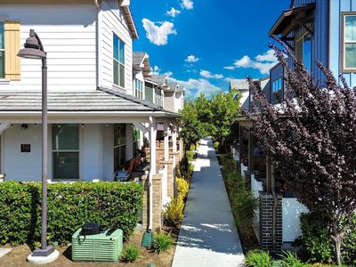 310 Farmhouse Dr UNIT 4