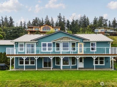 838 W Gladstone Drive