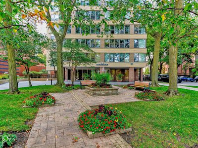 2970 N Lake Shore Dr APT 4B