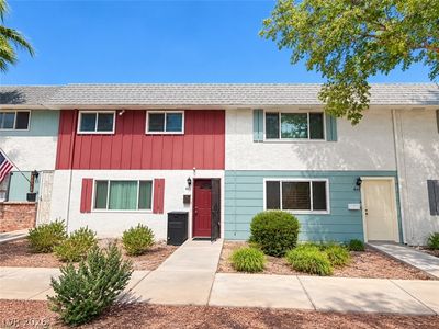 651 Greenbriar Townhouse Way