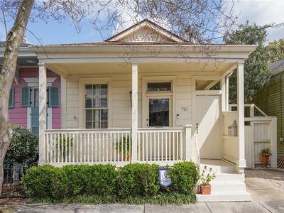 721 Constantinople St