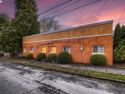 9004 N Mohawk Ave