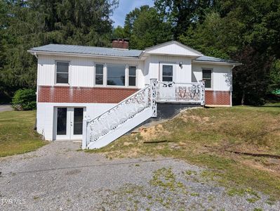 235 Glade St SE