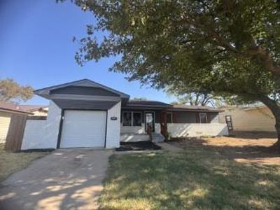 Property at 107 Florence Dr, Cordell, OK