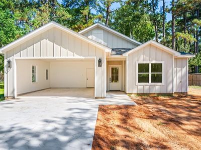 156 Huntington Dr E