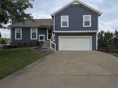 1122 E Frontier Dr
