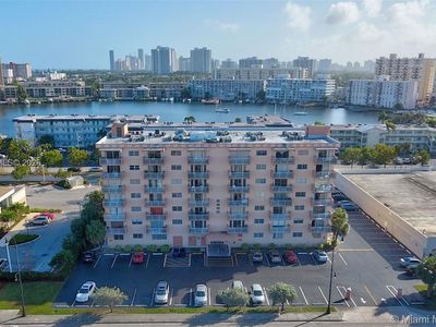2200 E Hallandale Beach Blvd APT 301