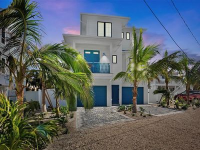 792 Jacaranda Rd