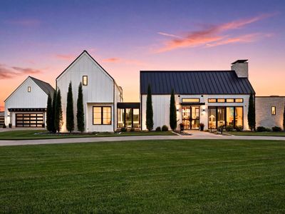 221 E Wisteria Lane
