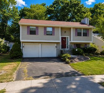4115 Berrybush Dr