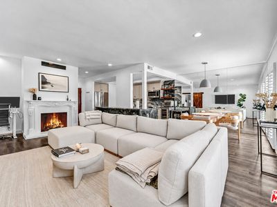 1221 N Kings Rd APT 101