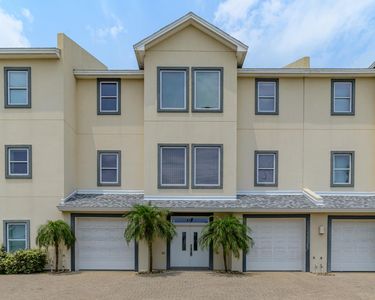 100 W Harbor Dr #8-B-2