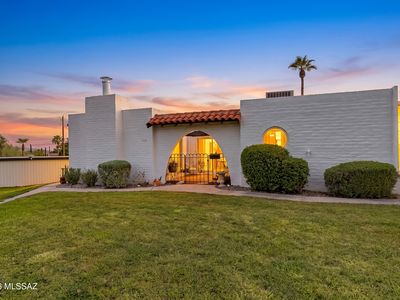 749 W Las Lomitas Rd