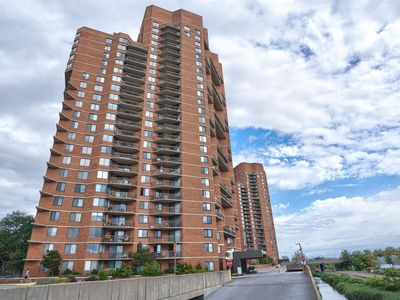720 Harmon Cove Tower #720