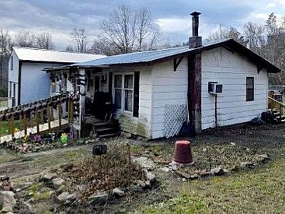 1949 Bluff Mountain Rd