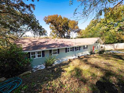 332 Lakeshore Ln
