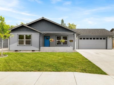 1023 NE Crista Ct