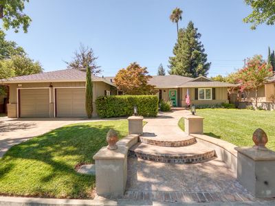 1220 Highland Dr
