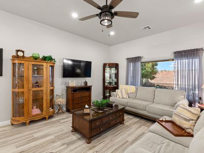 879 N Sandy Talus Dr