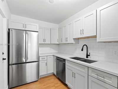 1880 S Treasure Dr APT 3D