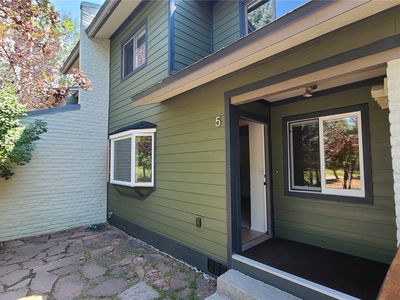 5 Hemlock Court UNIT 5