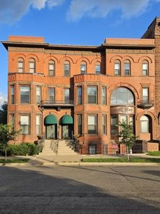 162 College Ave W APT 3