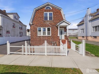 25 Florida Grove Rd
