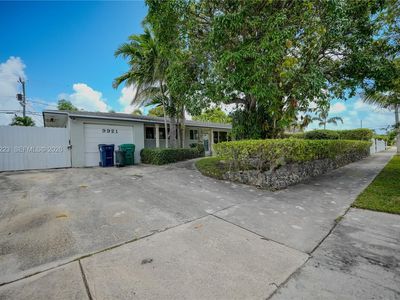 9921 SW 165th Ter