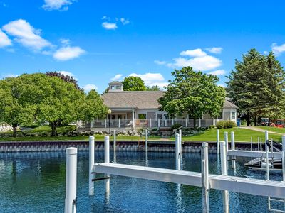 100 Marina Dr N