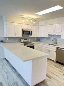 506 Ortiz Dr NE
