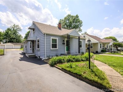 8 Mann Court