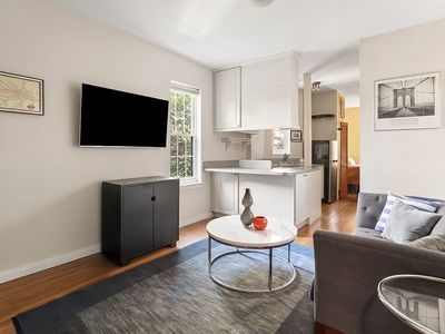 345 W 21st St APT 4B