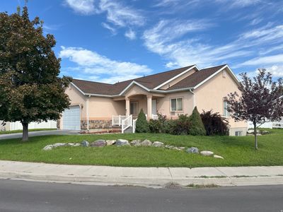 598 W Saddlebrook Dr