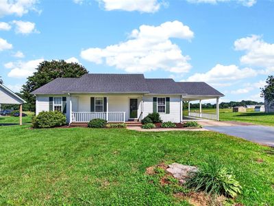 90 Ayers Ln