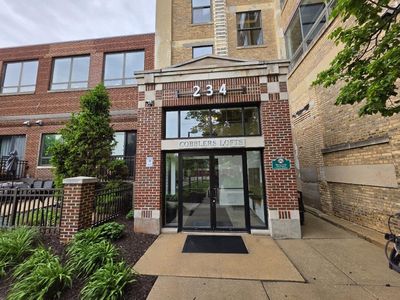 234 E Reservoir AVENUE #404