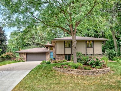 Property at 1028 Brompton Pl, Mendota Heights, MN