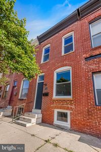 2806 E Fairmount Ave